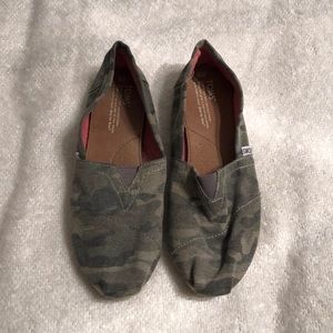 Tons Camo Slip-ons